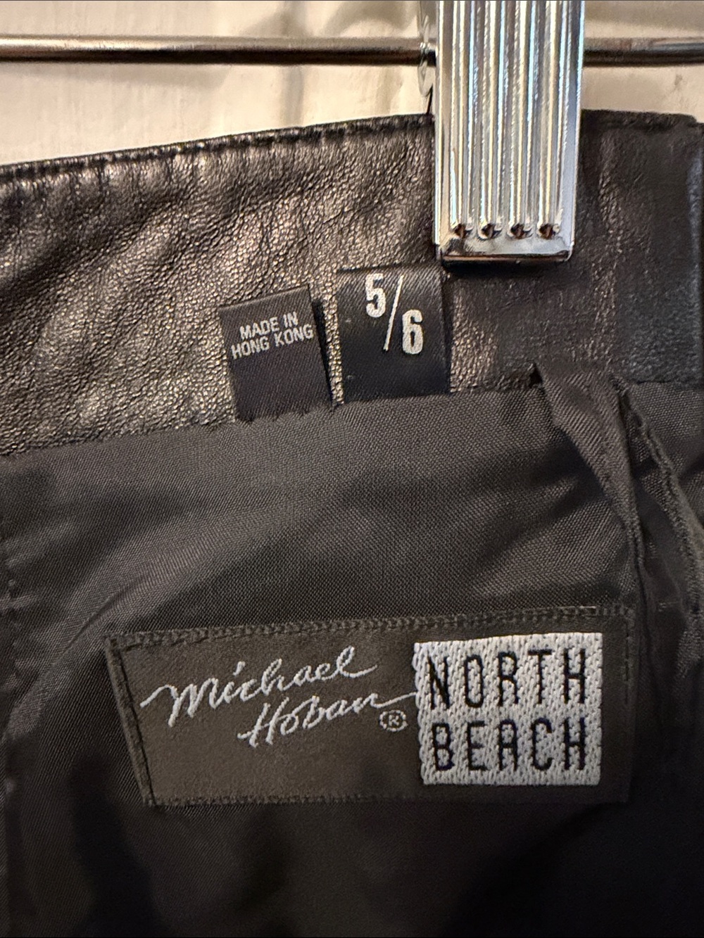 Vintage Black 100% Leather High-Rise Women's Shorts - Picture 3 of 5